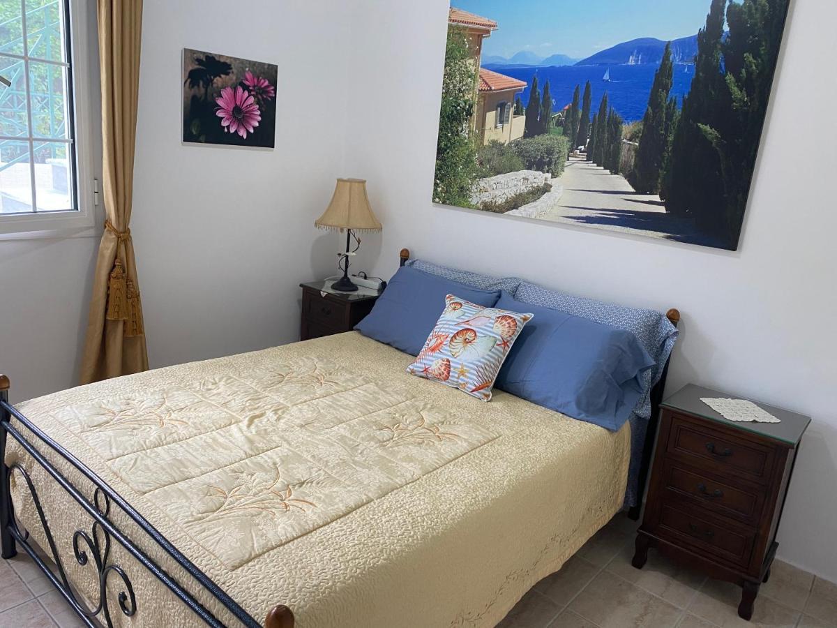 Gallery Apartments Lixouri Esterno foto