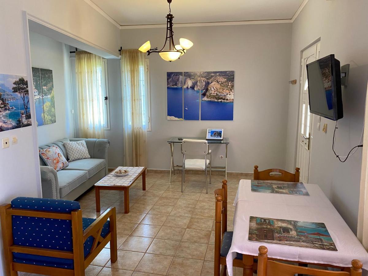 Gallery Apartments Lixouri Esterno foto