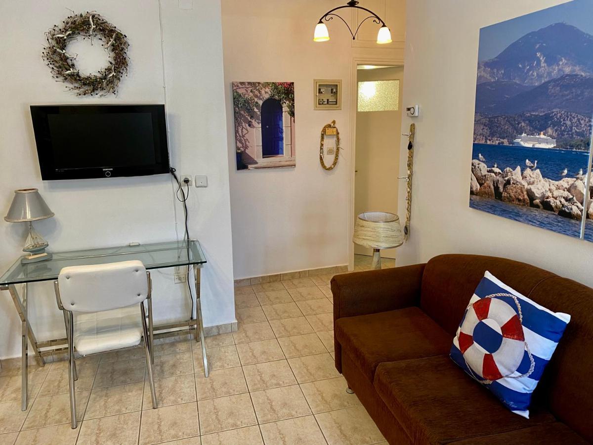 Gallery Apartments Lixouri Esterno foto