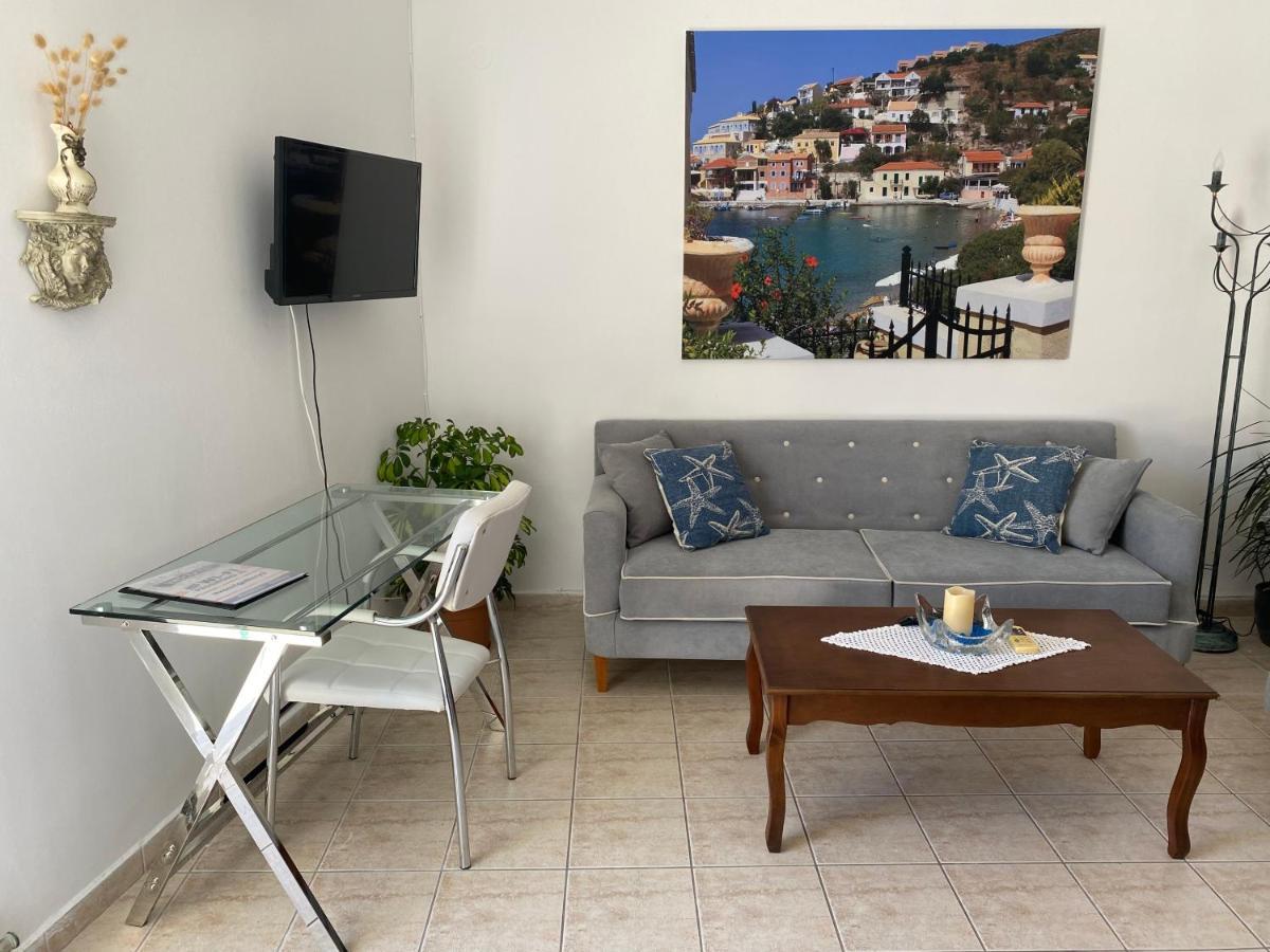 Gallery Apartments Lixouri Esterno foto