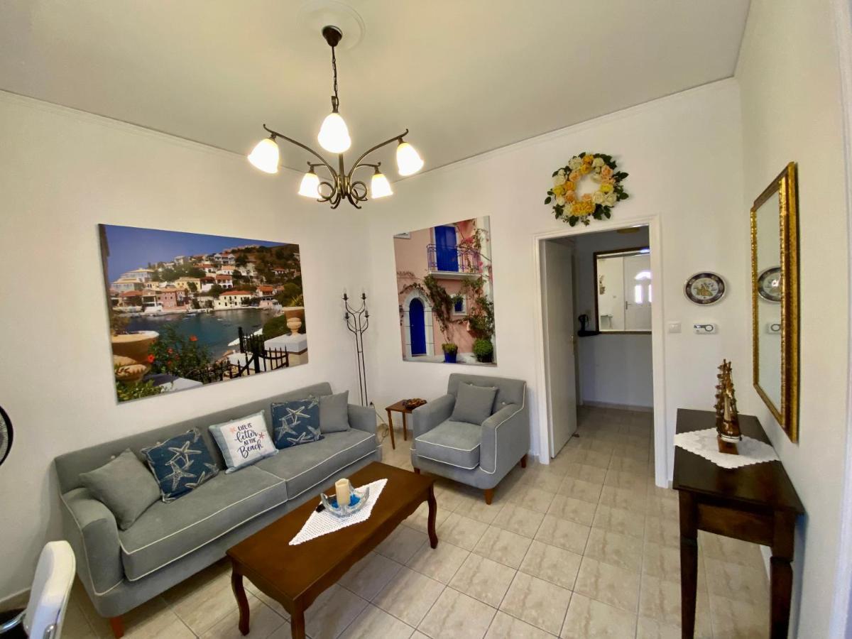 Gallery Apartments Lixouri Esterno foto