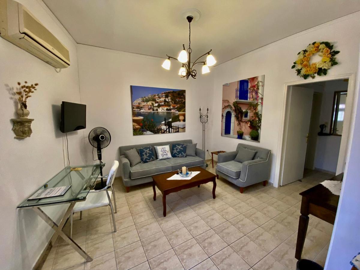Gallery Apartments Lixouri Esterno foto