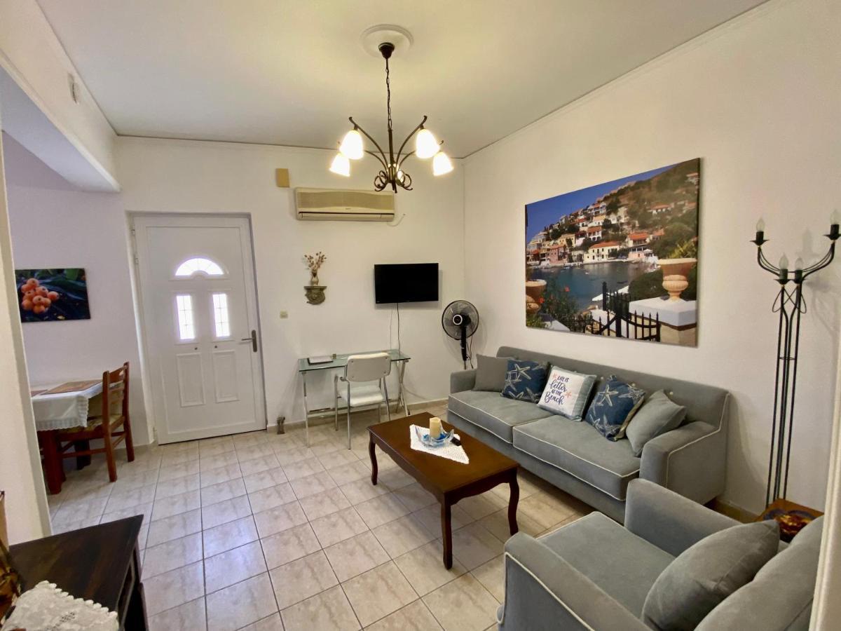 Gallery Apartments Lixouri Esterno foto