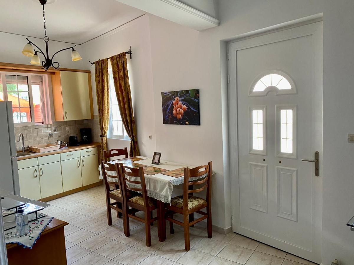 Gallery Apartments Lixouri Esterno foto