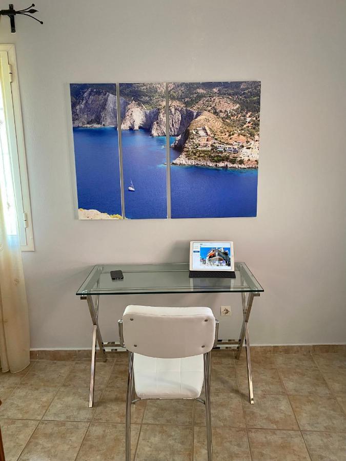 Gallery Apartments Lixouri Esterno foto