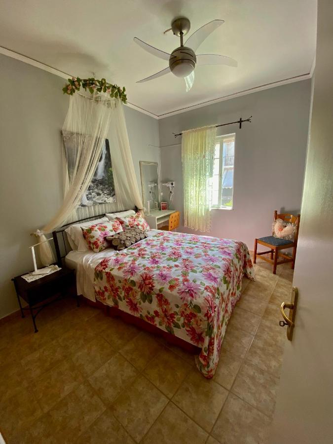 Gallery Apartments Lixouri Esterno foto
