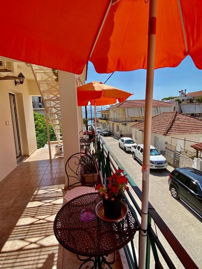 Gallery Apartments Lixouri Esterno foto