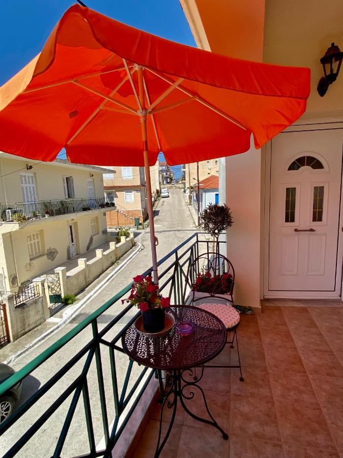 Gallery Apartments Lixouri Esterno foto