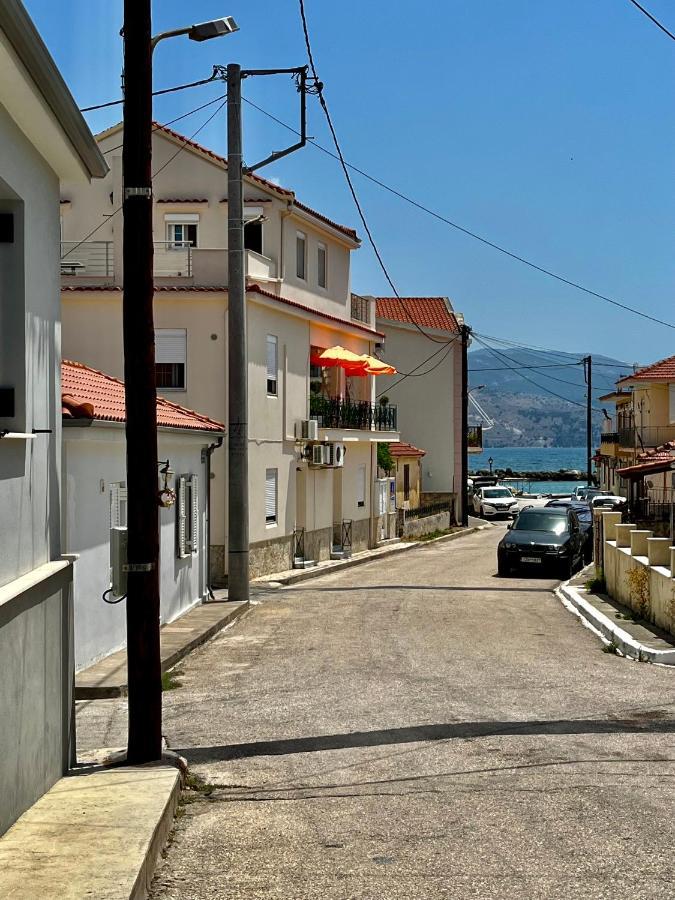 Gallery Apartments Lixouri Esterno foto