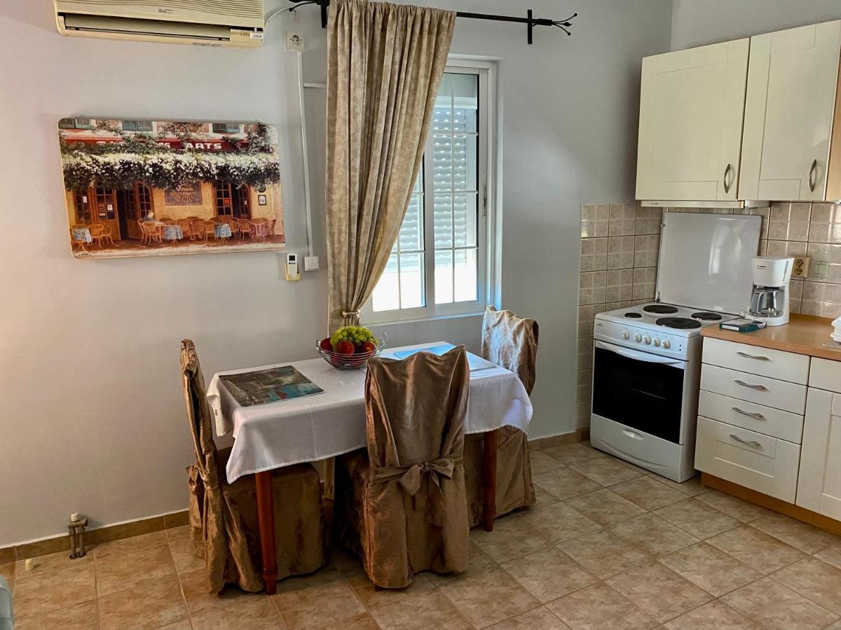 Gallery Apartments Lixouri Esterno foto