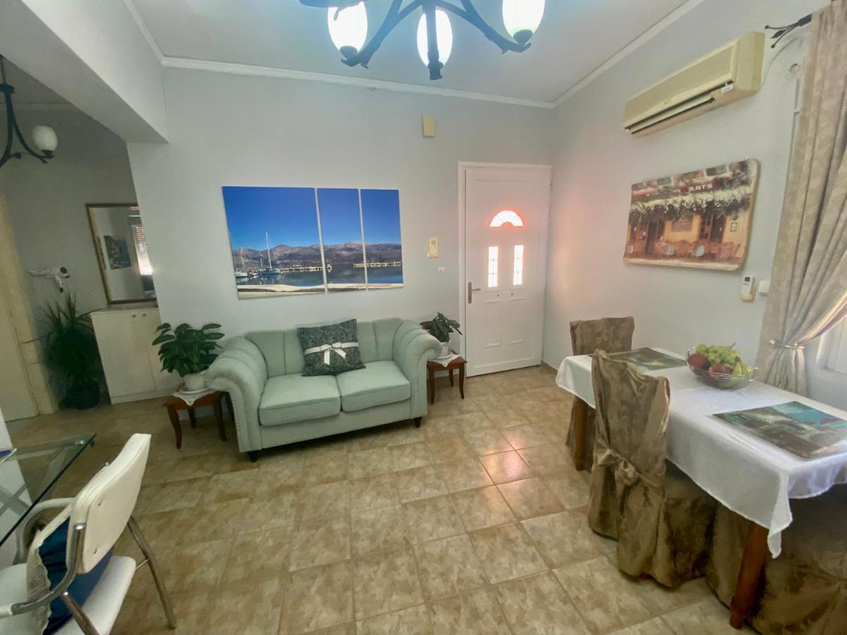 Gallery Apartments Lixouri Esterno foto